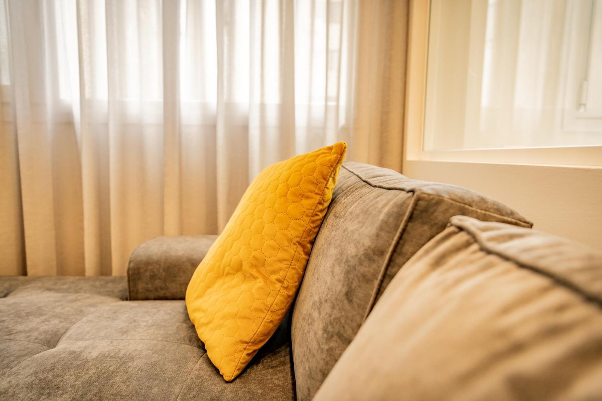 Urban Luxury Suites Солун Екстериор снимка
